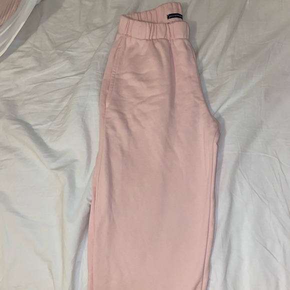 BRANDY MELVILLE ROSA SWEATPANTS - Picture 2 of 4